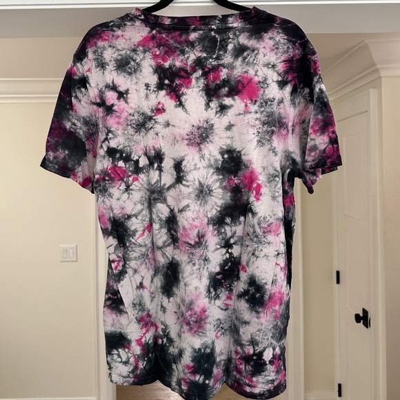 Men's - GUESS Black & Pink Tie-Dye Mushrooms T-Shirt - Size L - Picture 7 of 11